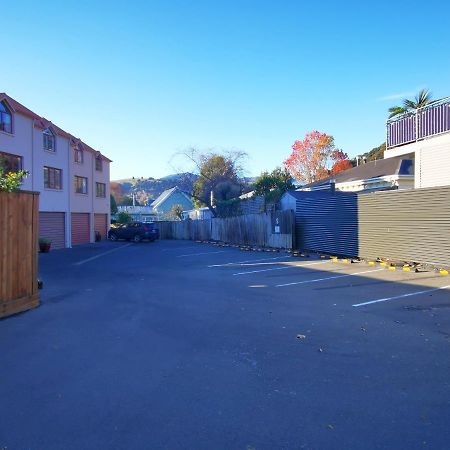Les Troupes Apartments Akaroa Exterior photo
