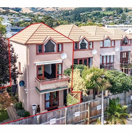 Les Troupes Apartments Akaroa Exterior photo