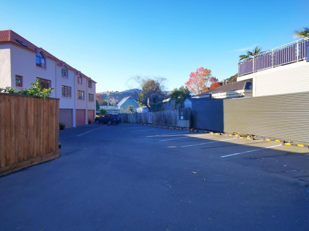 Les Troupes Apartments Akaroa Exterior photo