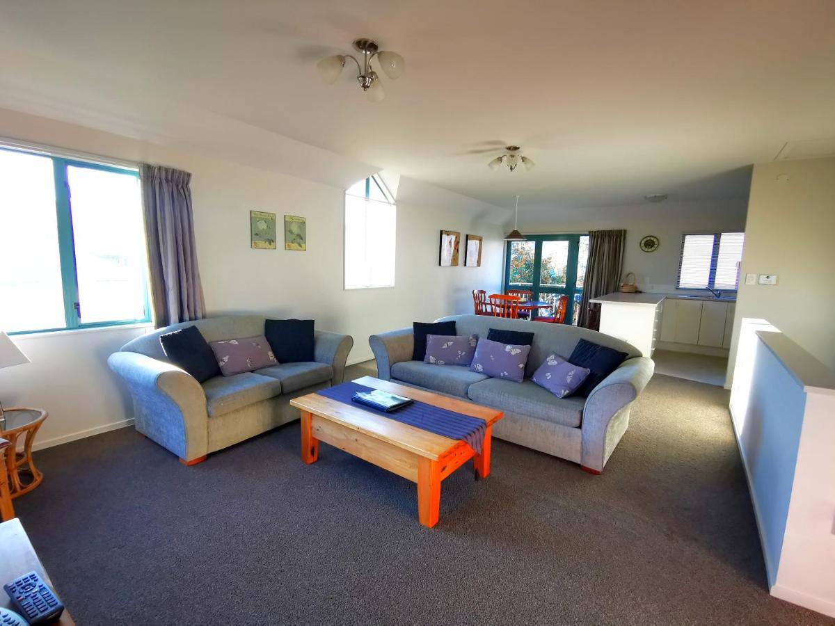 Les Troupes Apartments Akaroa Exterior photo