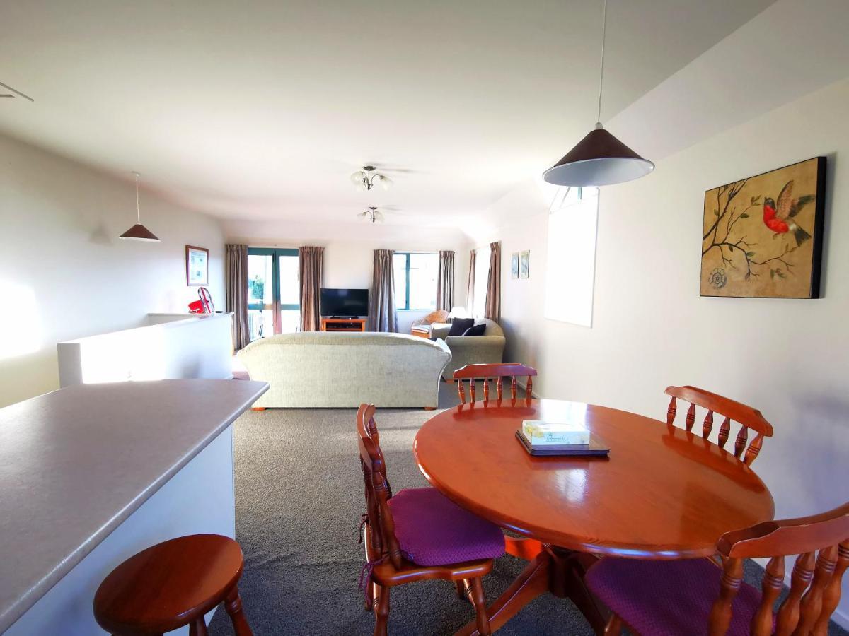 Les Troupes Apartments Akaroa Exterior photo