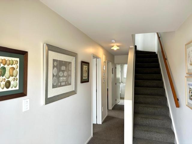 Les Troupes Apartments Akaroa Exterior photo