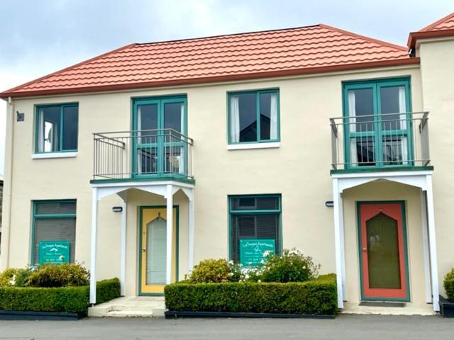 Les Troupes Apartments Akaroa Exterior photo