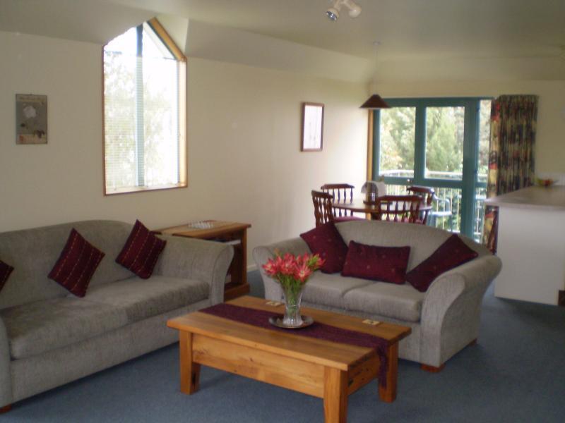 Les Troupes Apartments Akaroa Exterior photo