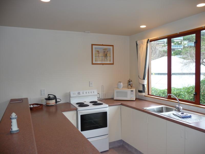 Les Troupes Apartments Akaroa Exterior photo