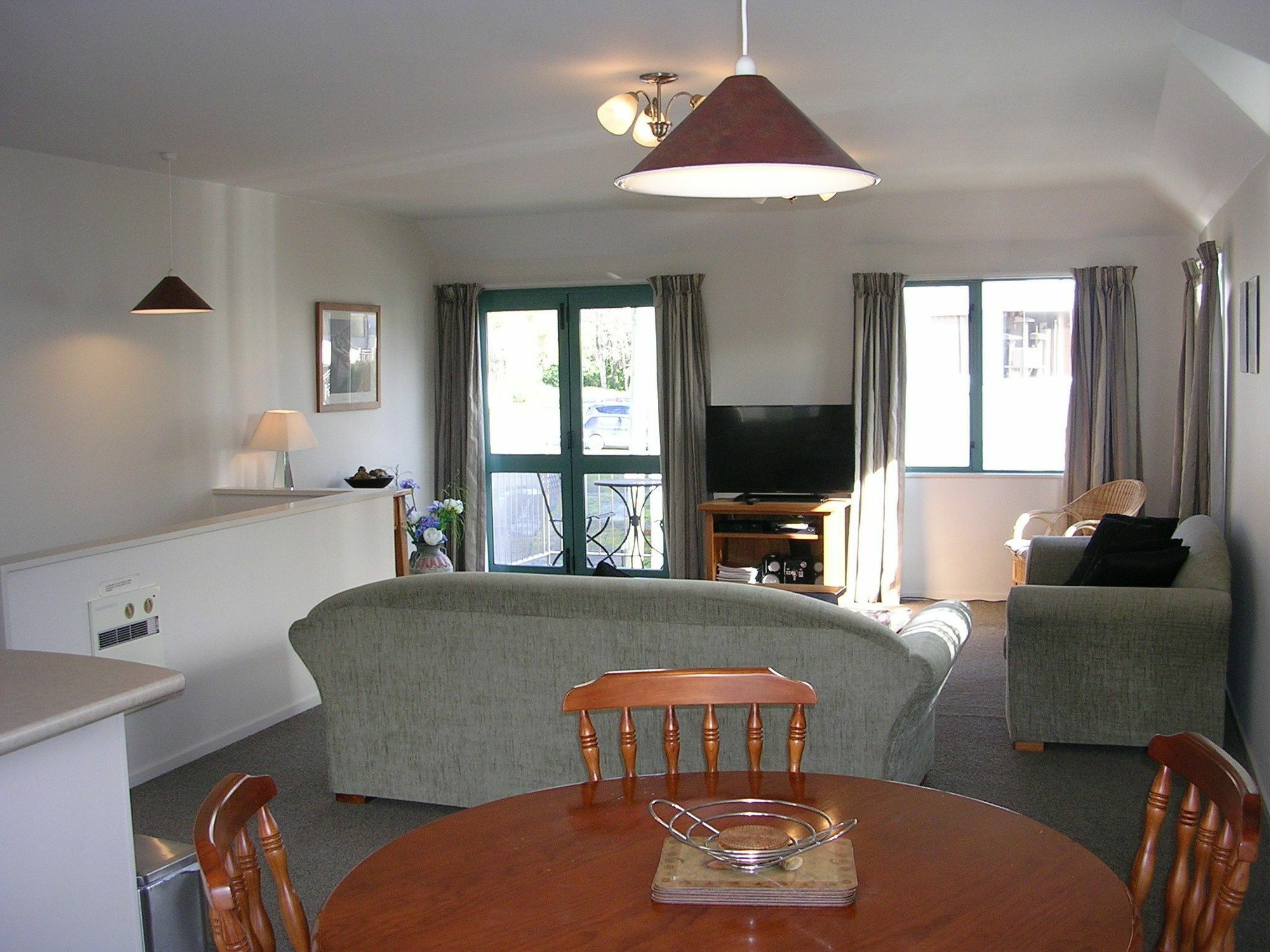Les Troupes Apartments Akaroa Exterior photo