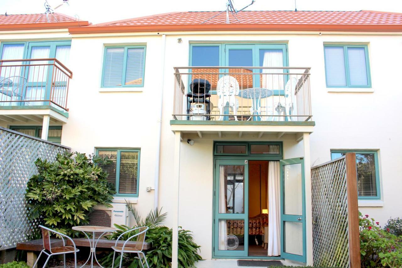 Les Troupes Apartments Akaroa Exterior photo
